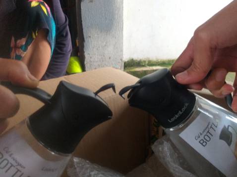 Bình đẹp. Mua 2 bình, 1 bình nắp tự động mở to, 1 bình nắp tự động mở nhỏ. Vậy có đổi hàng lại được ko shop?