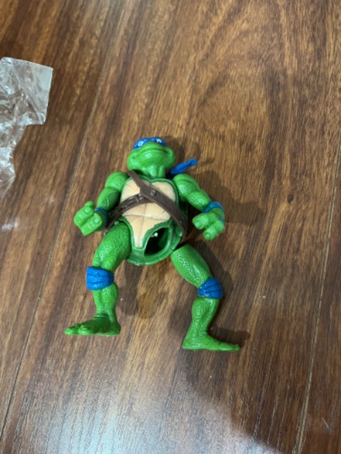 Một bạn bị hư khớp. Nhà bán hàng xem lại