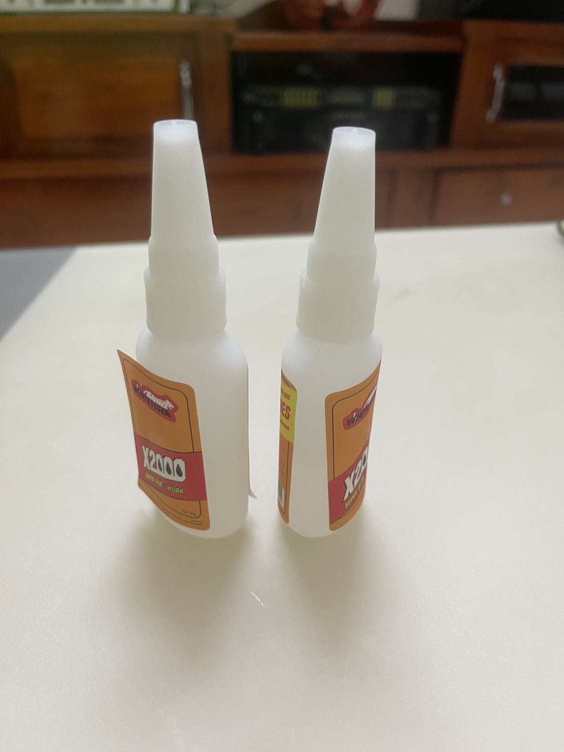 Hàng đã bị cắt đầu,mỗi lọ chỉ có 1 nửa lọ , keo bị để lâu nên keo đã bị sền sệt ,hỏi người bán hàng đã biết hàng như thế nào