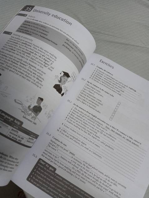 Sách bọc rất cẩn thận, có đĩa CD, giấy in chữ rõ thơm nữa hihi, sách đọc cũng dễ hiểu và hay ạ