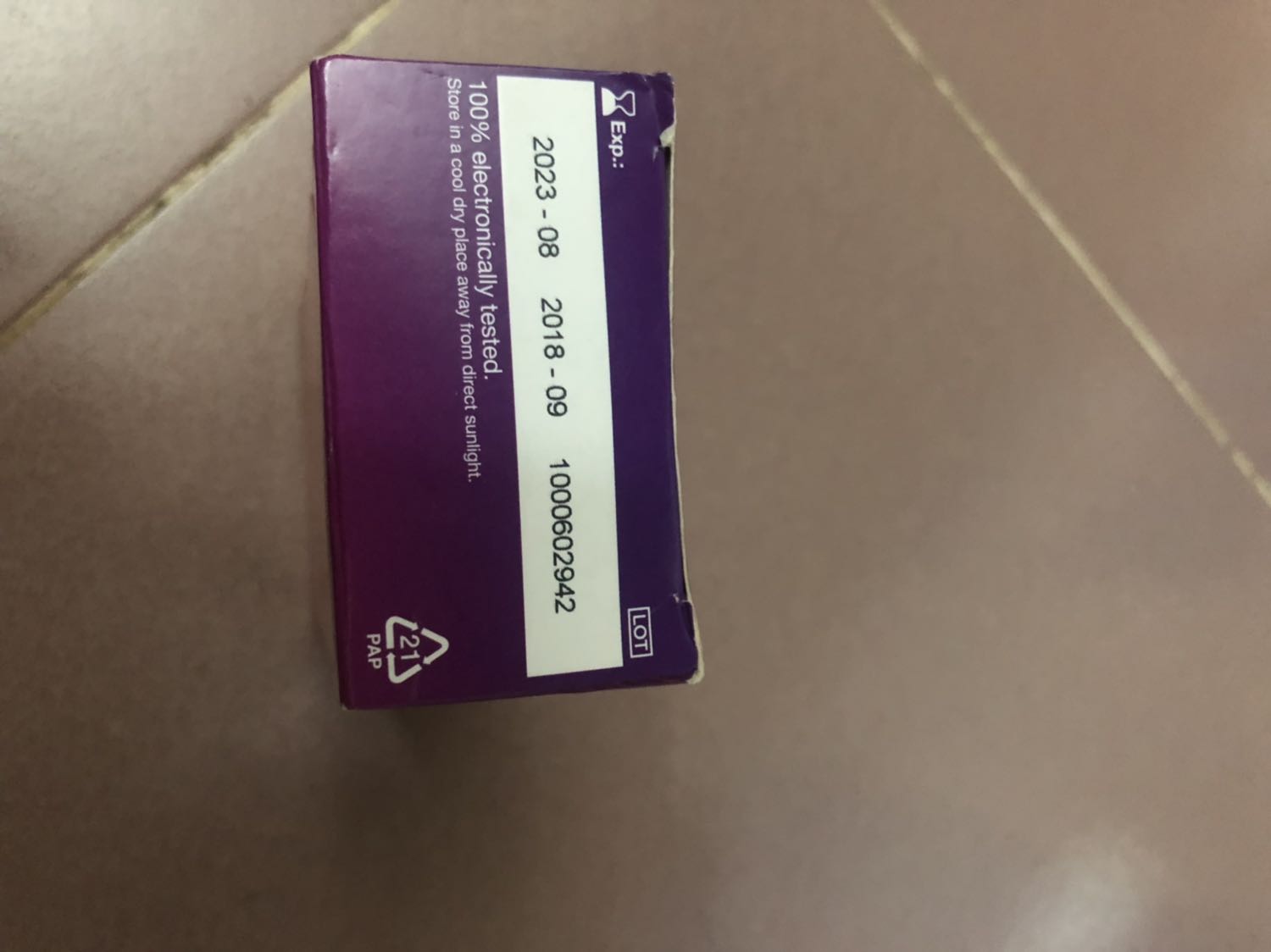 Đặt mua 1 hộp 155k, khi khui hộp thì đã bị xé niêm phong tròn ngay miệng hộp. 1 hộp đáng lẻ phải miếng. Đằng này chỉ có 8 miếng. Mình sẽ làm rõ vụ này tới cùng. Vì quá bức xúc. Từ 1 khách hàng rát hài lòng về Tiki, mình cần 1 lời giải thích thật sớm.