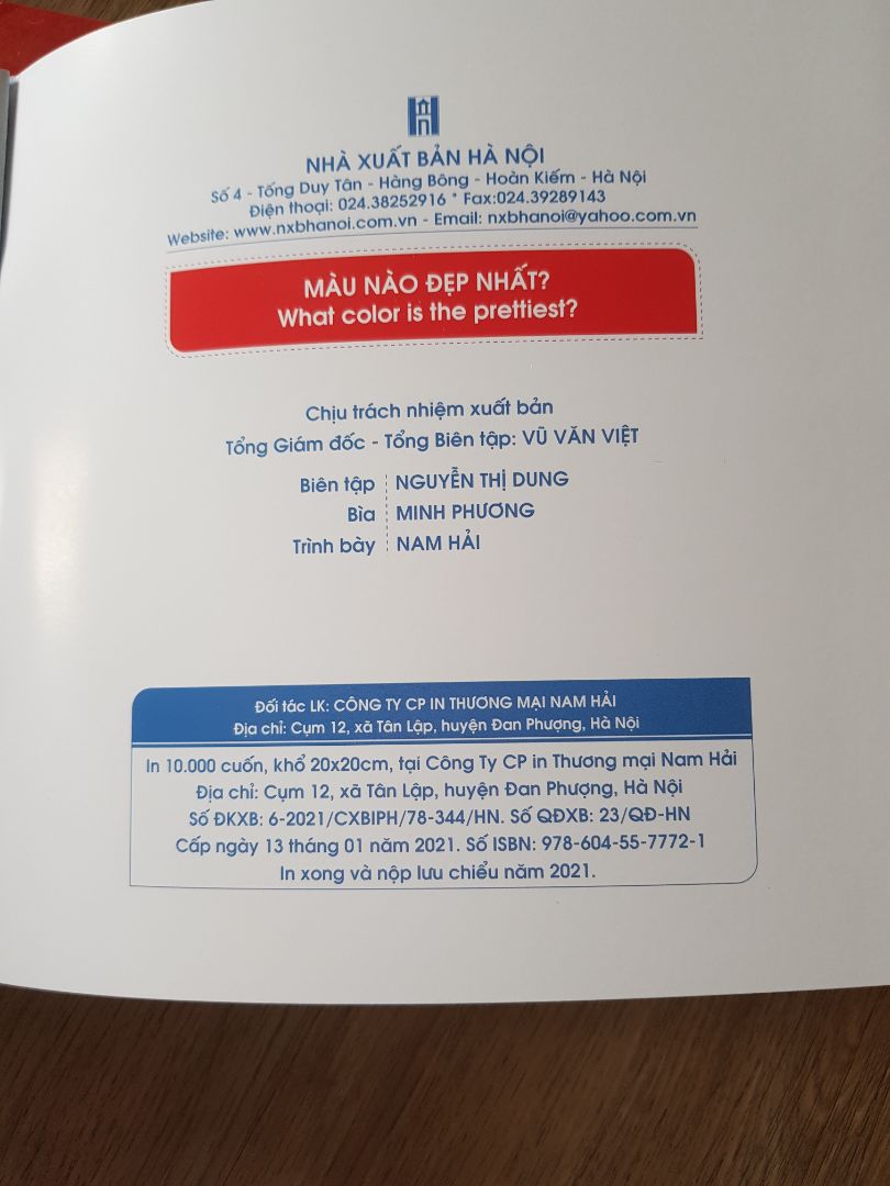 Sách đẹp, tuy nhiên mực ko phải là mực chiết xuất thực vật như của Waboook. Bé nhà mình rất thích ạ