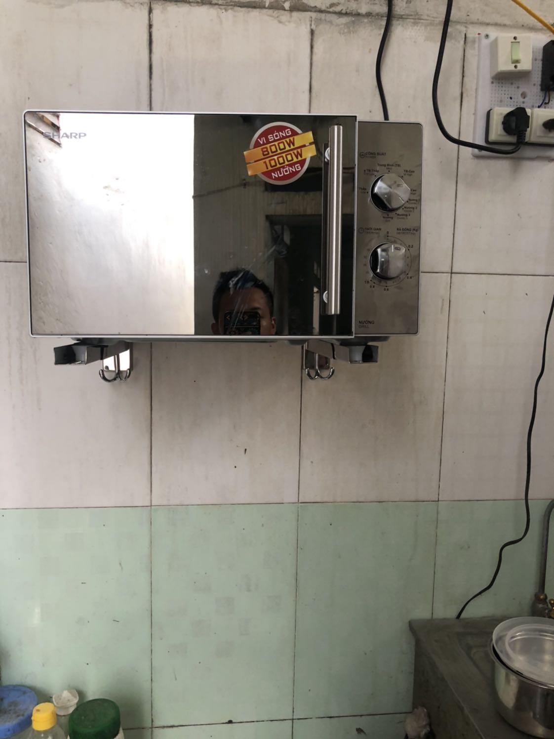 Sản phẩm đẹp dễ sử dụng, sản phẩm dùng hâm nóng nấu tốt còn về chức năng nướng thì cũng không mong chờ lắm so về giá ai nướng thì lên thái miếng thịt bé cho nhanh chứ để cả cục lâu lắm máy này hợp nướng thịt bé ăn bún thịt thì hợp