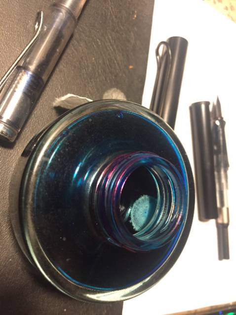 mực để một thời gian bị lên mốc, đề nghị tiki giải quyết dùm mình. :((