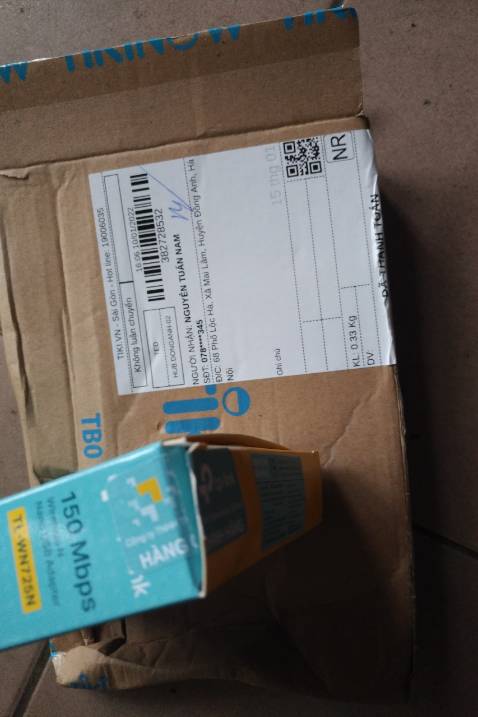 Chất lượng truyền tải quá kém, khi cùng 1 mạng tốc độ chỉ bằng  1/9 so với kết nối cáp, chậm hơn rất nhiều so với điện thoại trong khi đó bộ wifi của nhà mạng lan cũng chỉ 100mb. Main mình dùng lan intel 1225-v. Hộp sản phẩm đến nơi bị rách hẳn 1 bên tem niêm phong Tplink không biết do bên vận chuyển hay do nhà bán hàng, hay do ai đó mở ra kiểm tra hàng trước.