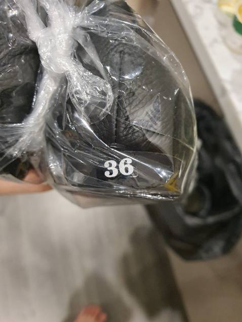 Đã đổi trả yêu cầu rất rõ là giảm size từ 36 xuống 35 vậy mà vẫn giao lại 36. Bh thì ko còn quyền đổi trả nữa. 1 sao cho chất lượng phục vụ