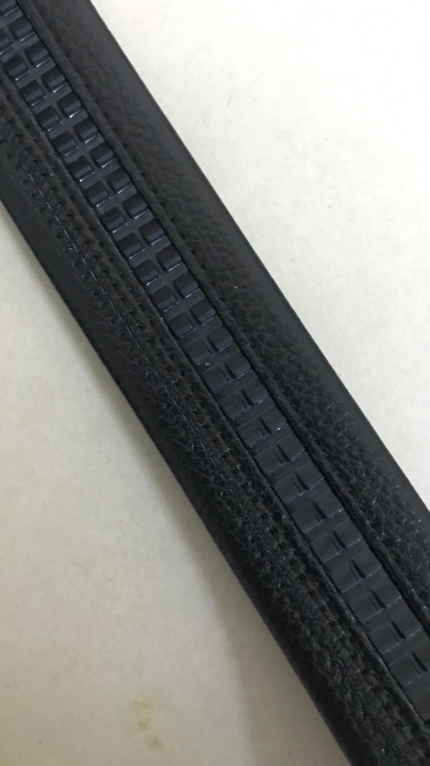 Thắt lưng mặt đẹp, trông đơn giản nhưng chất, đẹp khỏi chê. Dây da dài và mềm mại. Thiết kế khoá tinh tế dễ đeo. Đường may tỉ mỉ. Một sản phẩm giá rẻ nhưng chất khỏi chê luôn. Hàng tốt đáng mua. Ủng hộ shop.❤️❤️