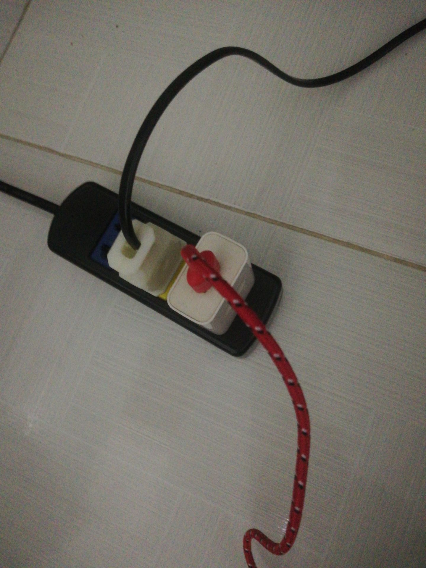 tốt, sạc nhanh, giao hàng đúng với dự kiến, tội nghiệp anh ship tối rồi còn ráng ship hàng cho mình nữa. cho anh shipper 5 sao luôn nha