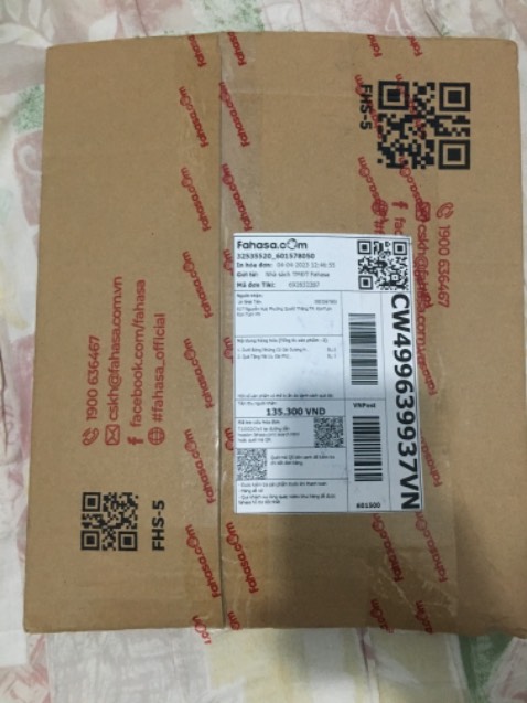 Shop ship hàng đúng hẹn. Sách được bọc ngay ngắn, có seal và bọc chống sốc. Bia sách hơi có những vết cũ nhưng mình dễ tính nên ko sao