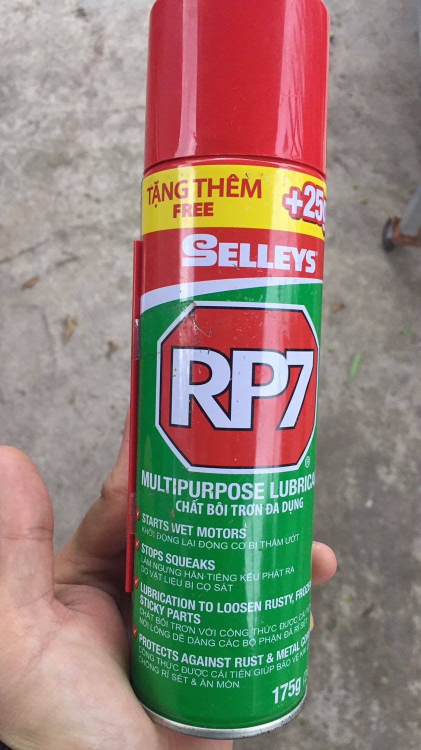 bình nhìn cũ như kiểu đã sài, ko có keo dán quanh nắp như các loại kiểu bình mới. Còn chất lượng thì chưa sd nên ko biết!