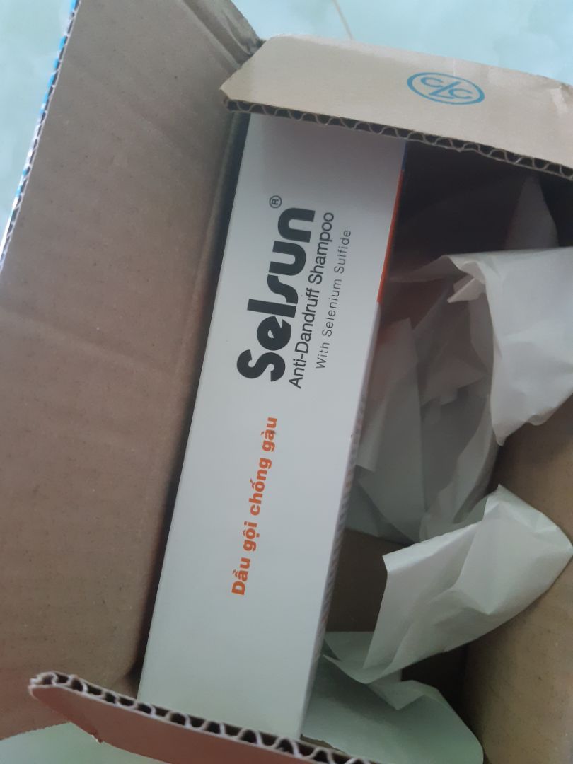 Gói hàng chưa cẩn thận, thùng hàng bị móp Gói hàng chưa cẩn thận, thùng hàng bị móp