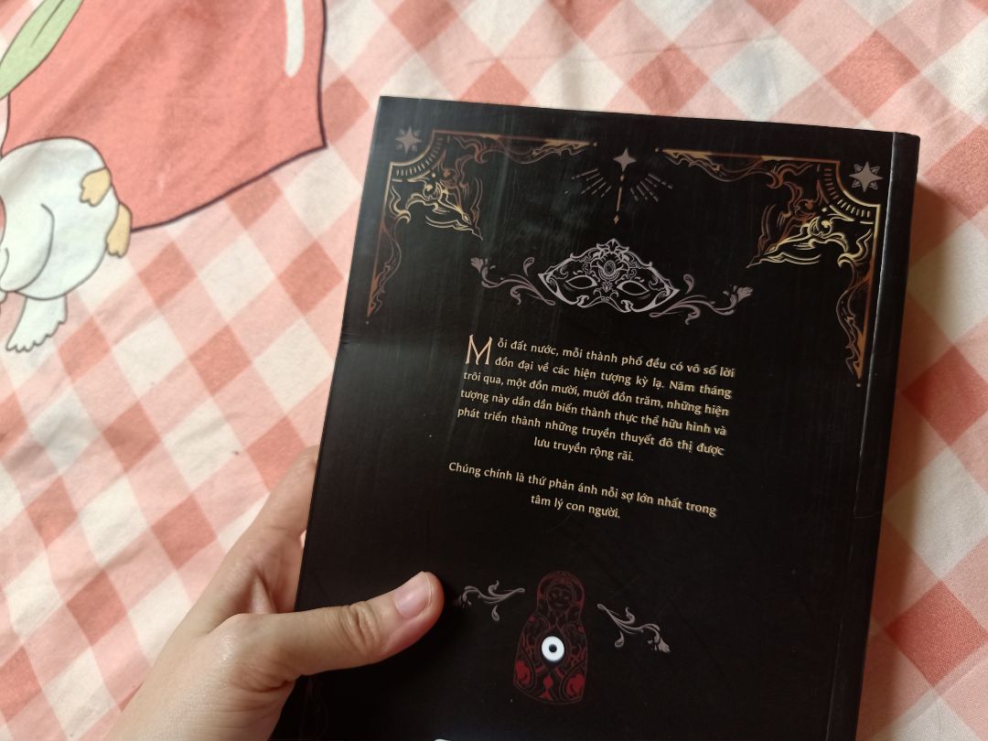 Sách bị ngấn quá trời luôn ạ, dù có seal nhưng vẫn bị ngấn hết gần nửa quyển, đã được Tiki chấp nhận đổi trả, vẫn đang đợi shipper tới lấy hàng ạ.