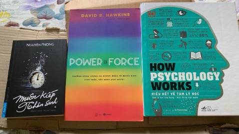 Đối với TIKI thì mình sẽ đánh giá 5 SAO nhé. 
Nhưng đối với sách này chắc 2 sao thì dành cho cái bìa. Thật sự là cuốn sách gây thất vọng nhất mình đã từng mua.
- Phần mở đầu, lời tựa, lời chào.... mà đã chiếp gần 1/5 cuốn sách, có cần thiết phải vậy không?
- Nội dung thì quá hàn lâm, kiểu như đang nghiên cứu
- Mang đậm tính truyền đạo khi mà liên tưởng đến Thiên Chúa quá nhiều.
- Nhiều nội dung quá lan man không thể kết nối gì.
chung quy lại, thất vọng về cuốn này. Đối với TIKI thì mình sẽ đánh giá 5 SAO nhé. 
Nhưng đối với sách này chắc 2 sao thì dành cho cái bìa. Thật sự là cuốn sách gây thất vọng nhất mình đã từng mua.
- Phần mở đầu, lời tựa, lời chào.... mà đã chiếp gần 1/5 cuốn sách, có cần thiết phải vậy không?
- Nội dung thì quá hàn lâm, kiểu như đang nghiên cứu
- Mang đậm tính truyền đạo khi mà liên tưởng đến Thiên Chúa quá nhiều.
- Nhiều nội dung quá lan man không thể kết nối gì.
chung quy lại, thất vọng về cuốn này.