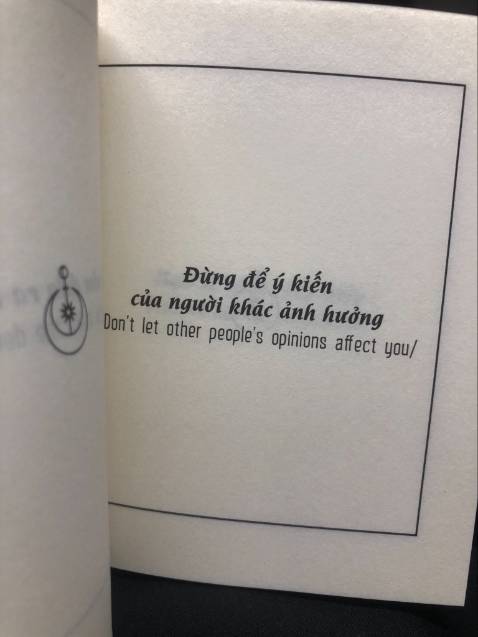 Đừng cố mở nhiều lần khi bạn chỉ tin vào điều mình muốn tin. Mình nhận thấy nếu lần nào mình thật sự chú tâm vào điều muốn hỏi và càng tập trung kết nối năng lượng với cuốn sách thì câu trả lời nhận được sẽ càng rõ ràng và chính xác. Còn lần nào hỏi chớt quớt thì đáp án sẽ không chuẩn. Nếu tin vào tâm linh, bạn sẽ cảm nhận được sự kết nối đặc biệt với cuốn sách bạn sở hữu và những chỉ dẫn sẽ giúp bạn rất nhiều. Nếu chỉ sử dụng để giải trí, vui lòng bỏ qua đánh giá của mình.