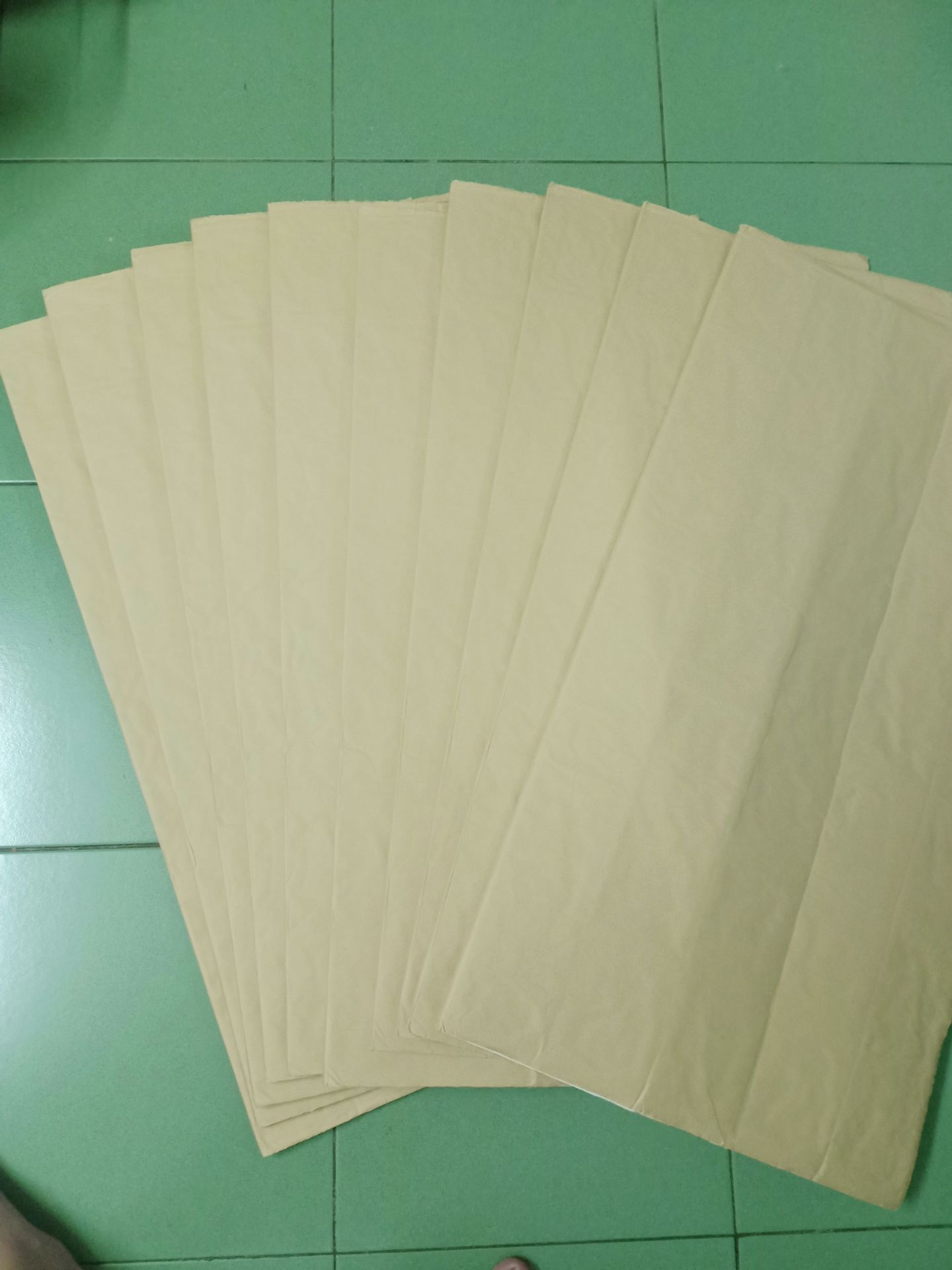 đặt combo 20 tấm xốp dán tường,giao 10 tấm, gửi email , điện thoại tổng đài trả lời qua loa bắt chờ đợi hơn cả tuần chưa giải quyết mặc dù đã nhấn mạnh là cần dùng gấp,ko một câu trả lời ,phục vụ quá tệ quá kém, 1 ⭐ cũng không đáng, rất rất rất......................... là bức xúc,coi như mình xui sẽ ko bao giờ có lần thứ hai???????