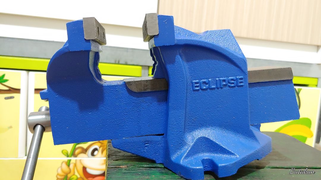 Êtô quá đẹp, cứng cáp, sơn mịn, ngàm ra zô nhẹ