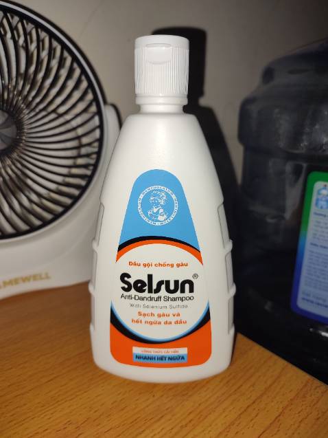 Mình bị gàu nặng và ngứa nhiều năm, xài dầu gội này được hơn 1 tuần thì tình trạng đã cải thiện đến 97%. Sản phẩm tốt thực sự, khi gội nhiều bọt và gội xong cảm giác sạch điếng luôn. Mình bị gàu nặng và ngứa nhiều năm, xài dầu gội này được hơn 1 tuần thì tình trạng đã cải thiện đến 97%. Sản phẩm tốt thực sự, khi gội nhiều bọt và gội xong cảm giác sạch điếng luôn.