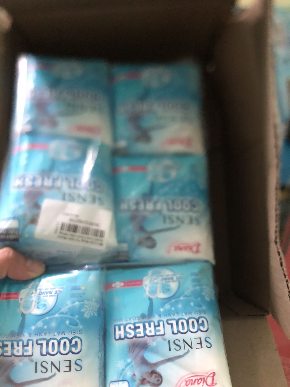 Giao hàng nhanh. Đóng gói đẹp, quà xinh lắm nhé mn