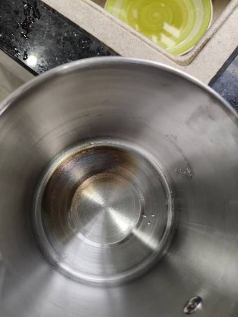 Sản phẩm quá kém, đun được 1 lần đã đen đáy