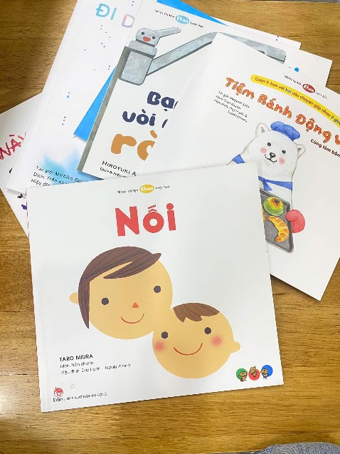 Ehon của mogu rất hay nhé. Giúp con thích sách và thoải mái sáng tạo. Sách dày dặn, giao hàng nhanh