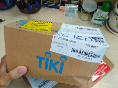 Sản phẩm dùng Ok, nhưng có điều đóng gói không được thẩm mỹ là chắc chắn cho lắm. Ổ cứng thì nhỏ nhưng lại bỏ vào cái hợp TIKI khá to mà không lại có lót hay đêm chống sốc gì ở bên trong,  mình chọn lựa hàng của Tiki Tranning luôn mà vẫn vậy. Không biết của các nhà bán hàng khác thì sao. Mình chỉ hài lòng về vấn đề đóng gói thôi. Sản phẩm dùng Ok, nhưng có điều đóng gói không được thẩm mỹ là chắc chắn cho lắm. Ổ cứng thì nhỏ nhưng lại bỏ vào cái hợp TIKI khá to mà không lại có lót hay đêm chống sốc gì ở bên trong,  mình chọn lựa hàng của Tiki Tranning luôn mà vẫn vậy. Không biết của các nhà bán hàng khác thì sao. Mình chỉ hài lòng về vấn đề đóng gói thôi.