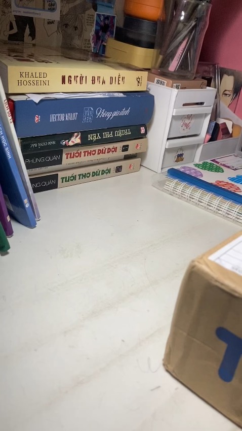 bìa đẹp , giao nhanh nhưng đóng gói chưa cẩn thận