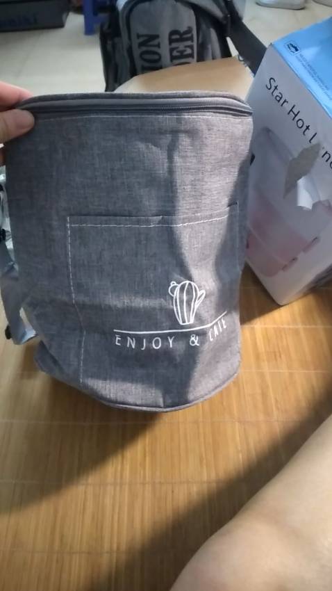 Giao hàng nhanh nồi khá cứng cáp làm nóng nhanh ncl chất lượngggg mong là dùng được lâu dài. màu sắc trầm xám nên sạch, bên trong giữ nhiệt tốt!!