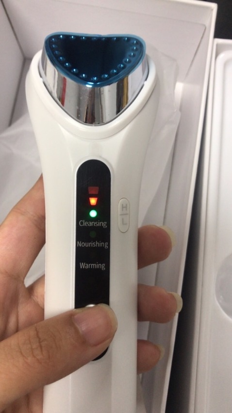 Máy massage đỉnh, tiện lắm shop ơi, cảm ơn shop nhìu nhé !!!
Shop bán giá tốt, shop duy nhất bán mình tin tưởng và ủng hộ. 
Sẽ ủng hộ dài dài vì chông mình rất thích đồ dùng củ shop.