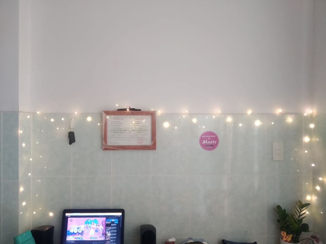 1. Giá hợp lý
2. Giao nhanh
3. Sản phẩm đẹp, dễ sử dụng.
4. Đủ 8 chế độ sáng.
5. Remote khá ổn, có delay một xíu. Shop chu đáo có cả tấm chặn pin không cho nó gỉ sét. Mấy bác xài nhớ rút tấm đó ra nhé!
*Có một điểm trừ nho nhỏ là dây bằng kim loại nên lúc mở ra dễ rối, các bác cẩn thận là được.
Nói chung, sản phẩm rất đáng mua.