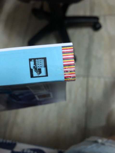 Theo tôi thấy thì sách làm tôi khá thất vọng, được cái giao nhanh chứ mở hàng ra thì hơi hẫng.Làm ăn cẩu thả, đóng sách mà dây dính keo đầy ra gáy, ảnh trên là đã ngồi cạo khoảng nửa tiếng rồi. Đóng gáy còn ko đều, trang thì sắp xếp lộn xộn (tự nhiên từ 31 nhảy sang 17) Chữ thì in đậm in nghiêng chả theo quy tắc gì, đọc mà khó phân biệt cái nào là câu hỏi cái nào là câu trả lời. Cắt bìa thì méo rồi hao hụt mất miếng chữ. Nói chung là do áp mã mua giá rẻ chứ ko là trả hàng liền, ko bàn về nội dung nhưng chắc kèo là chuyển qua mua bên Hồng Ân mua chứ sẽ ko ghé lại Khang Việt!