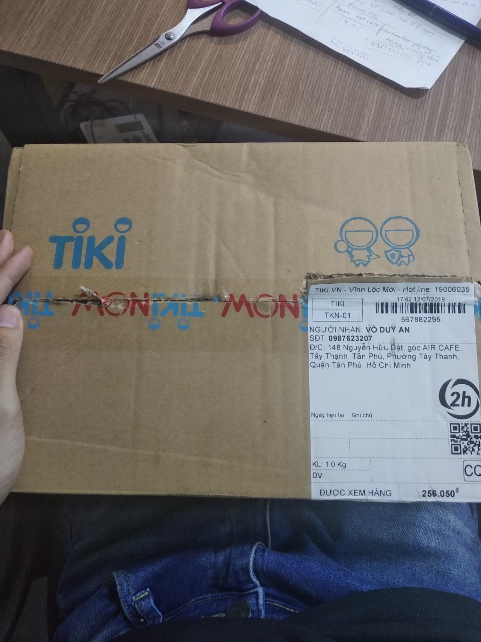 Tiki giao rất nhanh - Sản phẩm được đóng gói cẩn thận và rất vừa chân, đúng như mô tả, rất tuyệt !