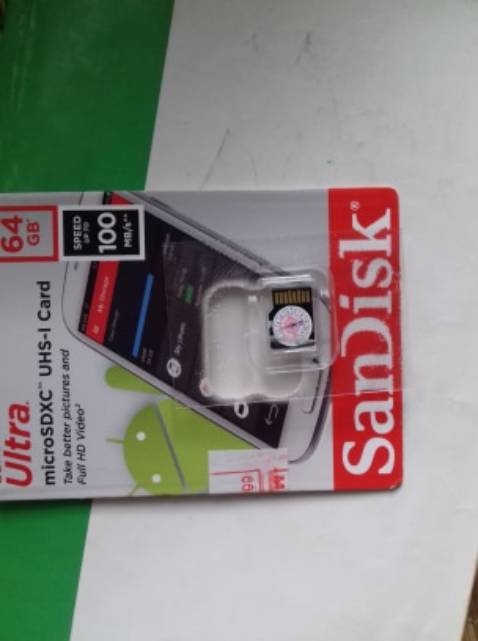 1. Tiki giao hàng rất nhanh, gói hàng đẹp.
2. Cảm thấy thất vọng với sản phẩm khi nhận được, sau khi kiểm tra phát hiện thẻ nhớ đã bị lấy ra rồi (Có đường cắt bằng dao lam ở phía bên phải mặt sau bao bì sản phẩm,  khây đựng thẻ nhớ bên trong củn bị bóc mặt kiếng bao bọc). 
Mình sợ thẻ đã bị cài phần mềm gây hại cho máy, nên các bạn sau khi mua nhớ kiểm tra thật kỹ lưỡng sản phẩm nhé.
(Ảnh minh chứng phía dưới)