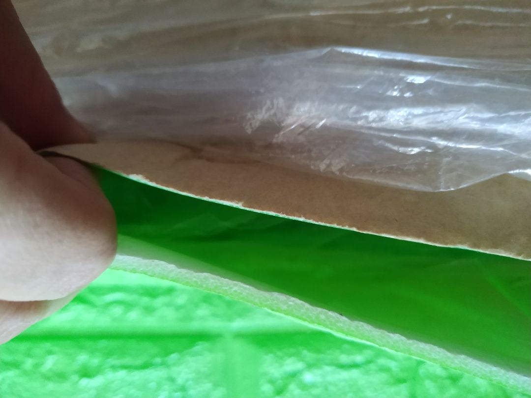 mình nhận được hàng thất vọng với Tiki thực sự. Nên kiểm tra kỹ chất lượng hàng hóa từ các nhà bán hàng. hình ảnh mình so sánh vs miếng dán mình mua bên ***. nhận hàng không muốn mở ra luôn nhưng mình vẫn mở ra chụp so sánh cho mọi người thấy, mọi người nên cân nhắc khi chọn mua sản phẩm này.