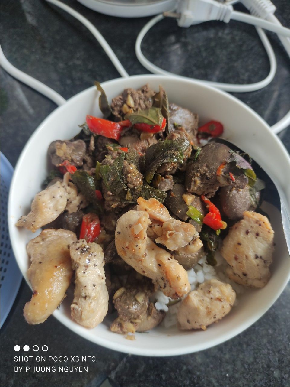 lòng gà cháy ngủ vị, trộn với mỳ bá cháy