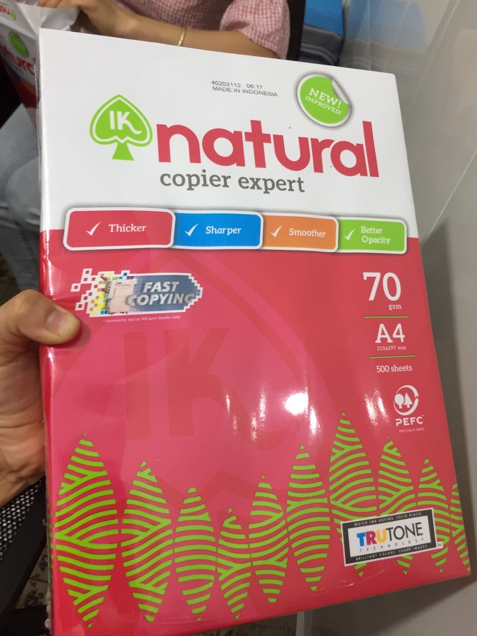 Giấy kỳ này được bọc nilong kín, cẩn thận, giấy đẹp. giao hàng nhanh
Tôi rất hài lòng!