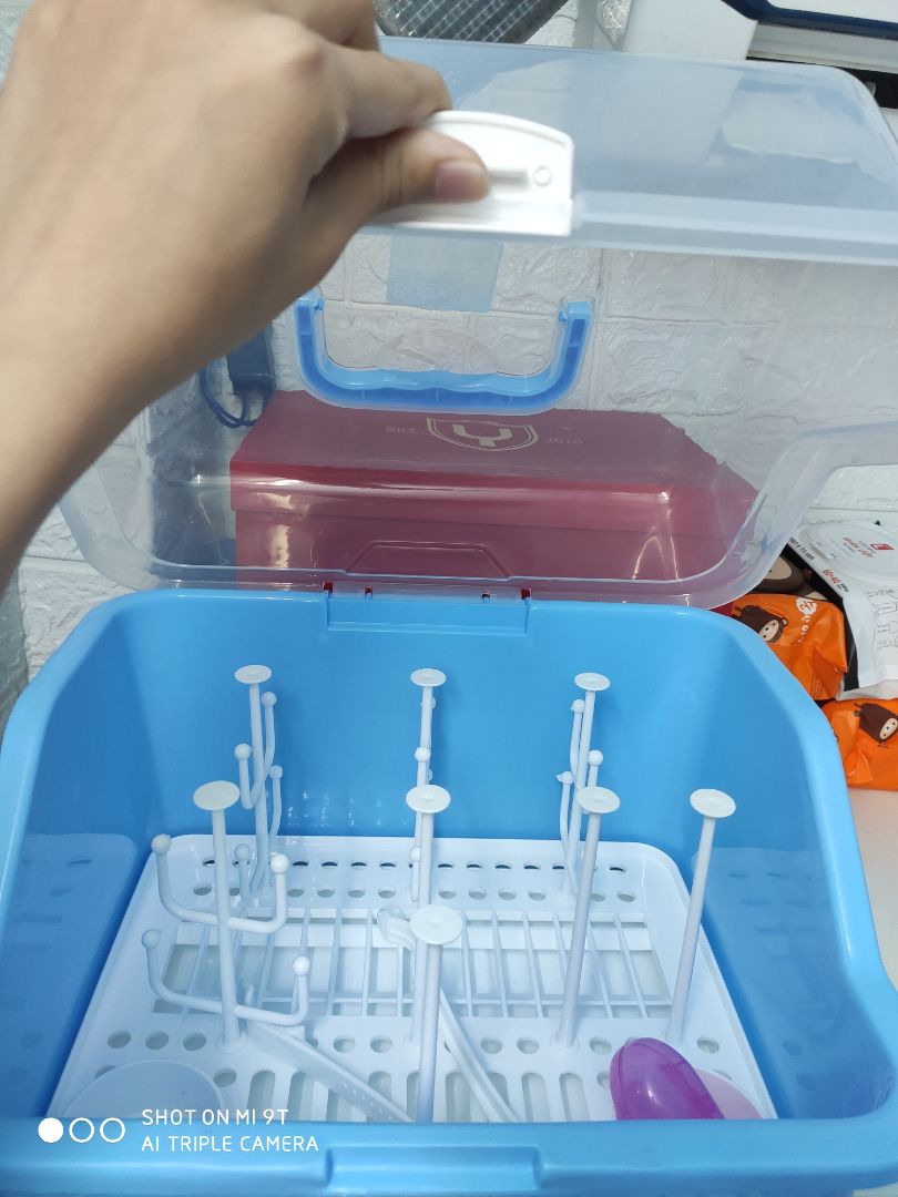 Giao hàng lâu, nắp ở ngoài trầy tùm lum hết, hên sao mấy cái đồ ở trong đầy đủ. Nói chung tàm tạm