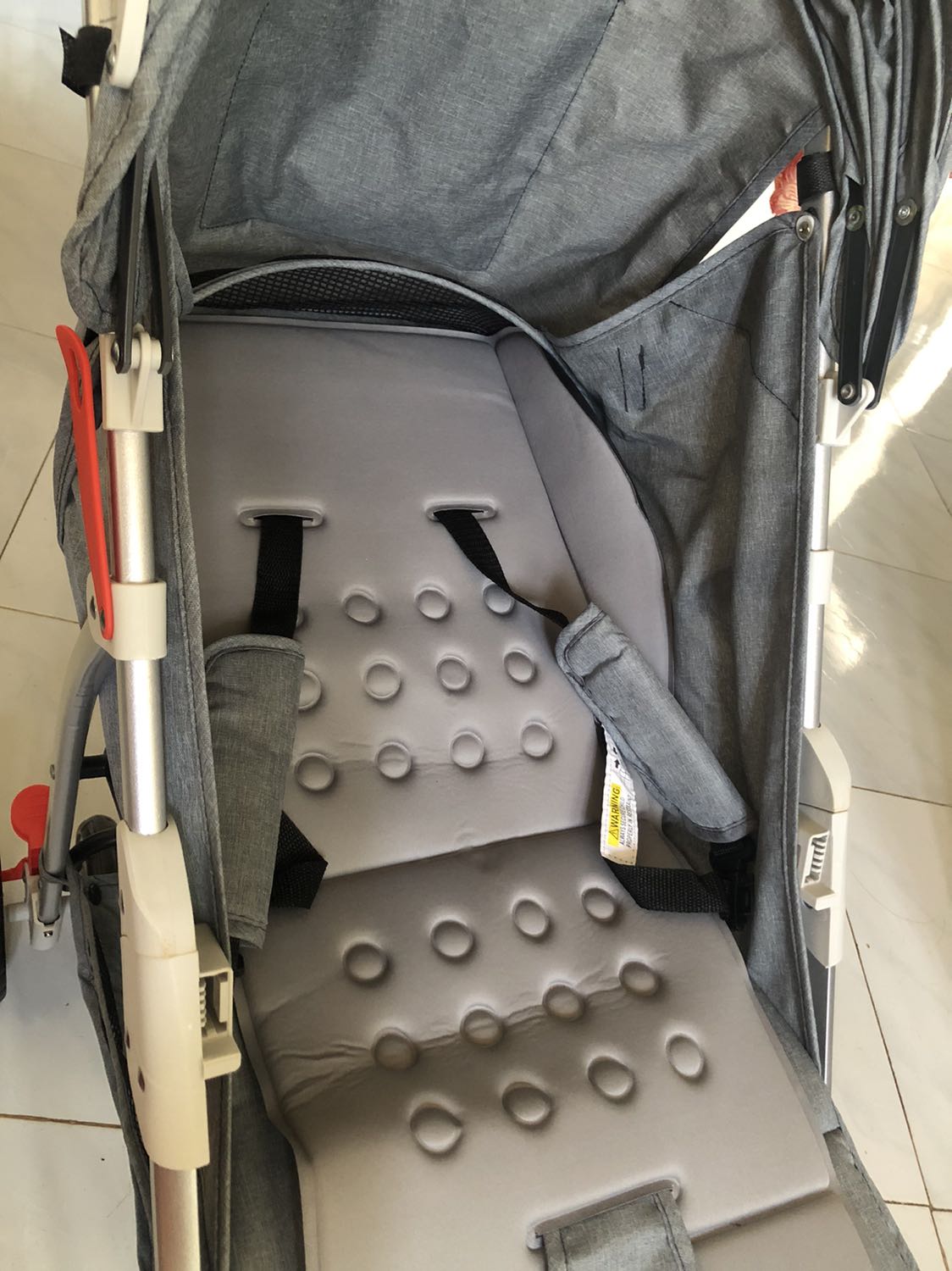 Xe đẩy ok, chỉ hơi cồng kềnh 1 xíu thôi, dễ lắp ráp và sử dụng. Điểm trừ nhỏ là mình nhận hàng bị dơ chỗ khớp nối.