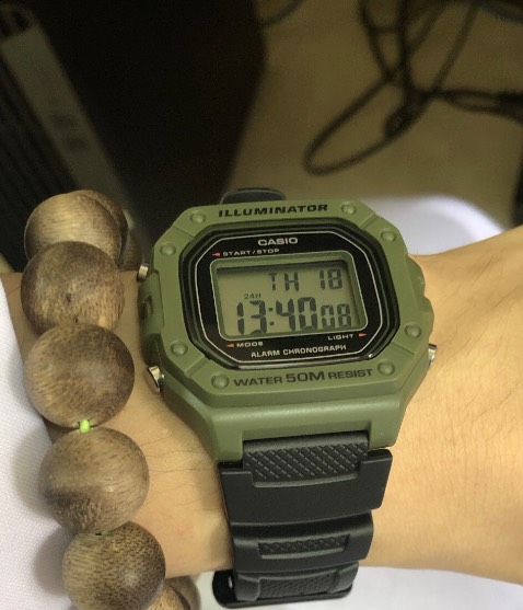 Ưng. Giá rẻ hơn chỗ khác. 
Đồng hồ k hiển thị tháng. Chỉ có giờ, thứ thôi nhé nhưng k quan trọng.