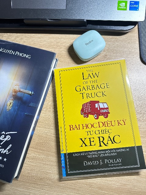 Bạn giới thiệu cái vô đặt phát một
Sách mới, thơm
Đóng gói chỉnh chu
Giao nhanh
Săn sale 35%
Cực kỳ ưng