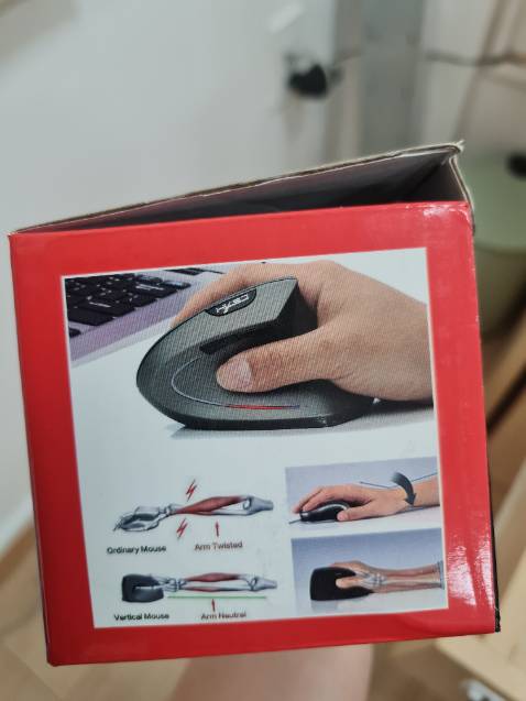 Chuột nhẹ, dễ di chuyển, và đúng là đỡ mỏi cổ tay. Chuột sử dụng dây sạc nên đỡ tốn pin. Tuy nhiên, sử dụng 1 thời gian thì có hiện tương "rơ", ko nhạy lắm và nhanh hết pin. Nhưng vẫn rất tốt so với tầm giá