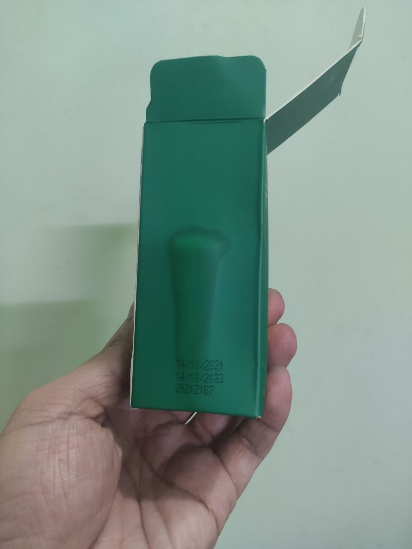 chai bị chảy ra ngoài. giá sale hấp dẫn.