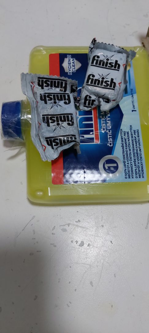 đặt combo 2 chai nhưng giao 1 chai + 2 viên rửa bát loại rất tệ