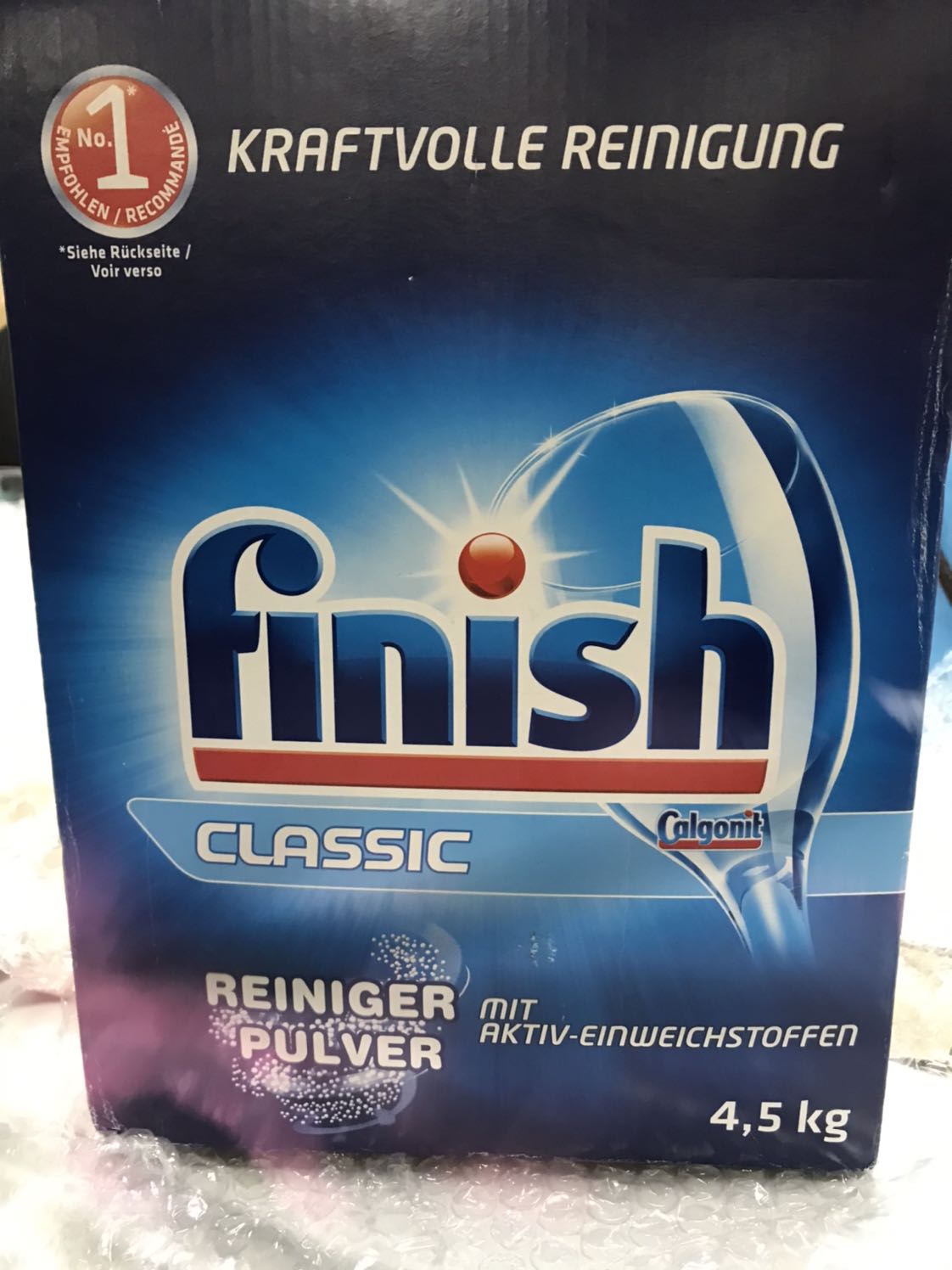 Sản phẩm được đóng gói rất cẩn thận, có dán mác Hàng dễ vỡ. Ngày sản xuất mới, bao bì mới. Chất lượng giống hàng xách tay Đức tôi mua nhưng giá thì rẻ hơn. Tôi sẽ tiếp tục mua.