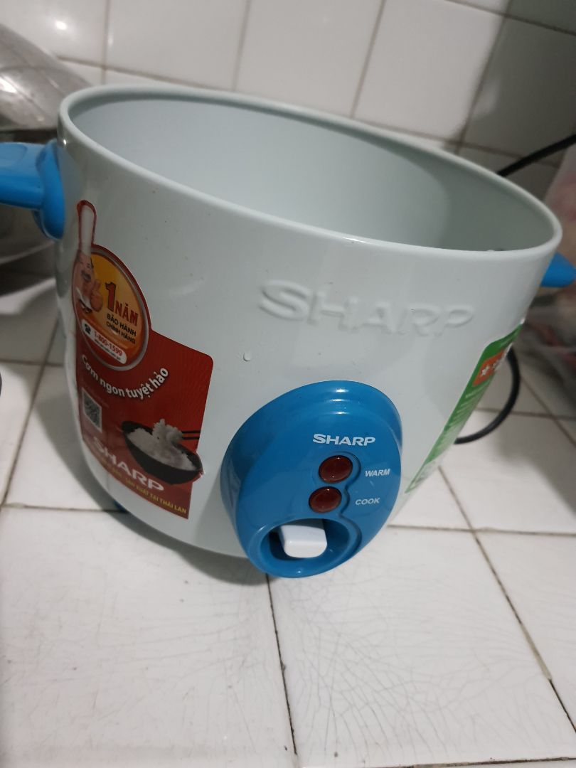 Hiệu Sharp này trước đó mình đã dùng cùng loại rồi, rất ổn. Dùng gần 10 năm mới hư nên lên Tiki đặt cái mới, Tiki giao nhanh, xài cả mấy tháng rồi giờ mới lên đánh giá. Nhà ít người hoặc cần nấu cơm cho bé thì nên dùng loại này.