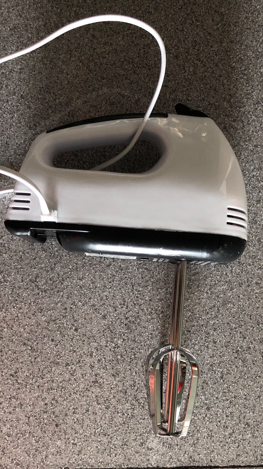 Đóng gói cẩn thận, giao hàng nhanh, máy hoạt động êm. Bình thường đánh trứng làm bánh 15ph muốn mỏi tay, nay có máy đánh 5ph. Cho shop 5*