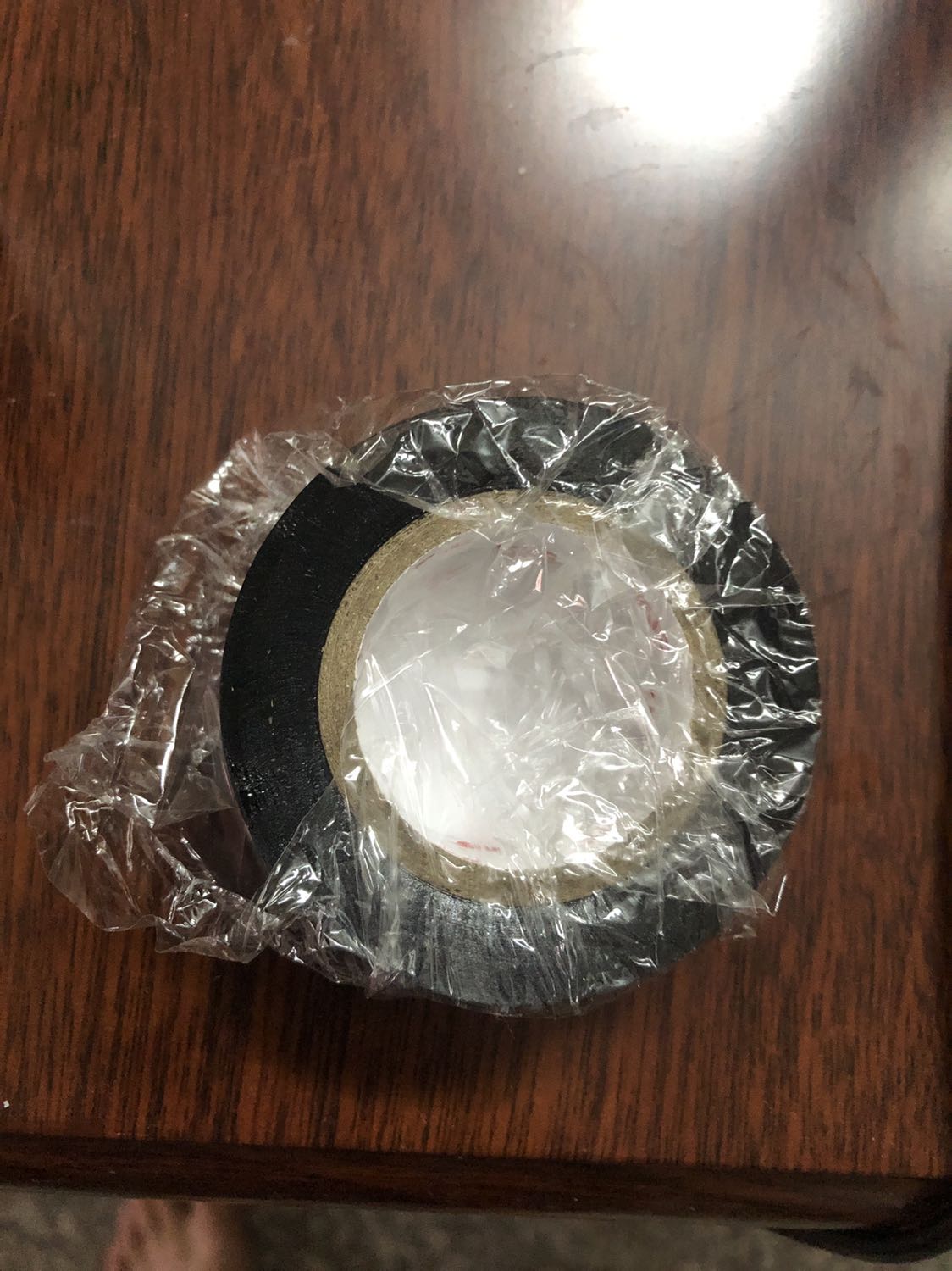 Băng keo dầy, độ dính tốt. Dễ dán dây điện, cách điện tốt. Shop đóng gói cẩn thận.