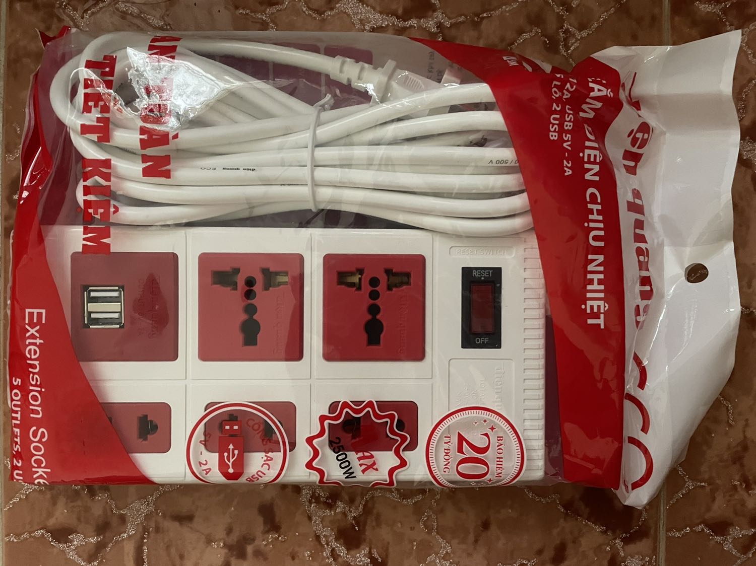 Giao hàng nhanh, đồ của Điện Quang thì xịn khỏi phải bàn rồi, ổn định và cắm không bị lỏng.