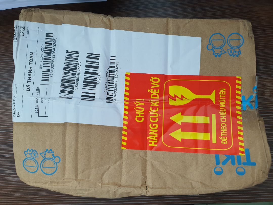 Sản phẩm đúng như bên bán hàng cung cấp. 
Tuy nhiên Tiki đóng hàng dở quá, móp méo hết cả thùng hàng.
Rất mắn là bên trong đóng gói cẩn thận. Giả sử nếu là hàng dễ vở thì sẽ thế nào?
Hy vọng Tiki sẽ sớm cải thiện trong tương lai gần.