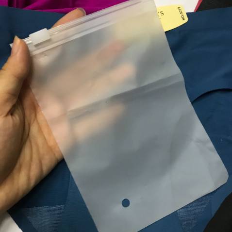 Vải tạm ổn, tặng túi zip nhỏ xíu de thuong