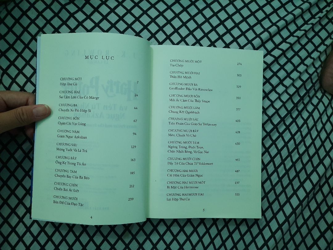 Cực kì hài lòng nha. Được sale tận 50% thì ngại gì mà không rước ngay heheee. Tuy hàng sale nhưng chất lượng không hề sale miếng nào, sờ đã dã mang, sách còn đẹp nữa =))) nội dung thì khỏi nói, ai cũng biết hay rồi. Rất nên mua nha